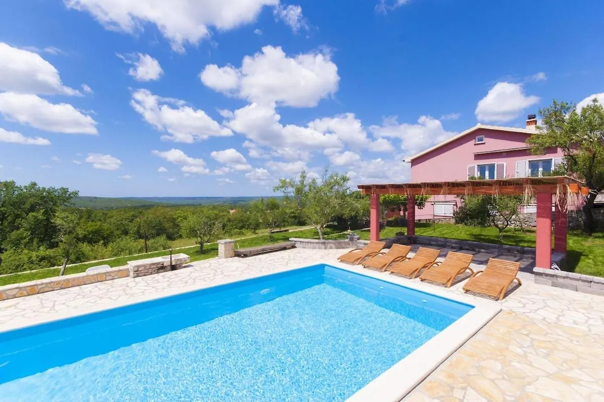 Villa Vale لابين